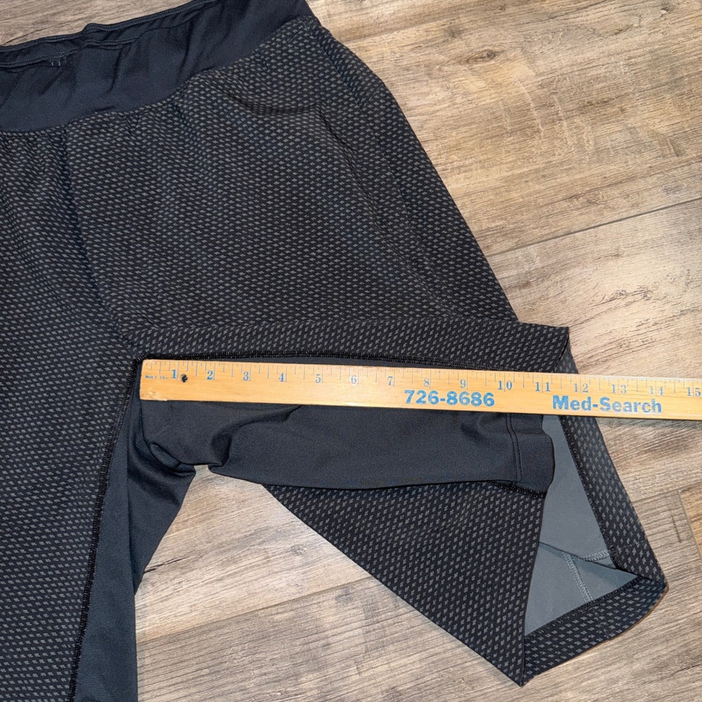 Lululemon T.H.E. Short 11"‎ Linerless Mens L Black Pattern Training Gym - Picture 5 of 6